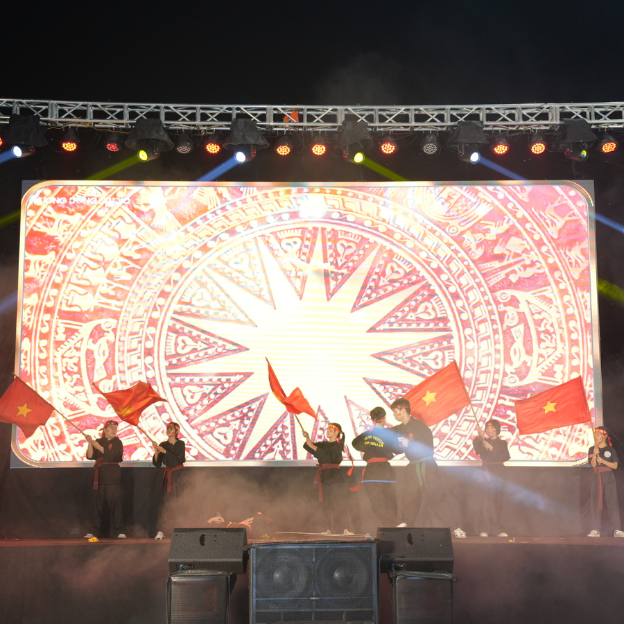 Cac-tiet-muc-van-nghe-dac-sac-trong-chuong-trinh-nghe-thuat-huong-ve-mien-Trung