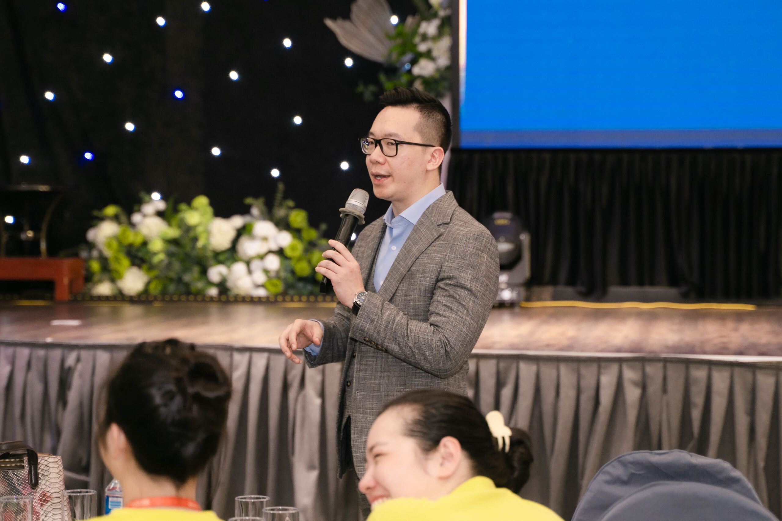 Buoi-dao-tao-noi-bo-co-su-dong-hanh-cua-Master-trainer-Duy-Nguyen